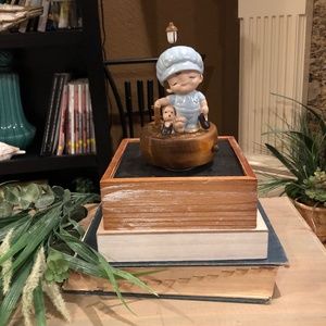 Vintage 1976, Japan  Music Box- plays I’d like to teach the world to sing